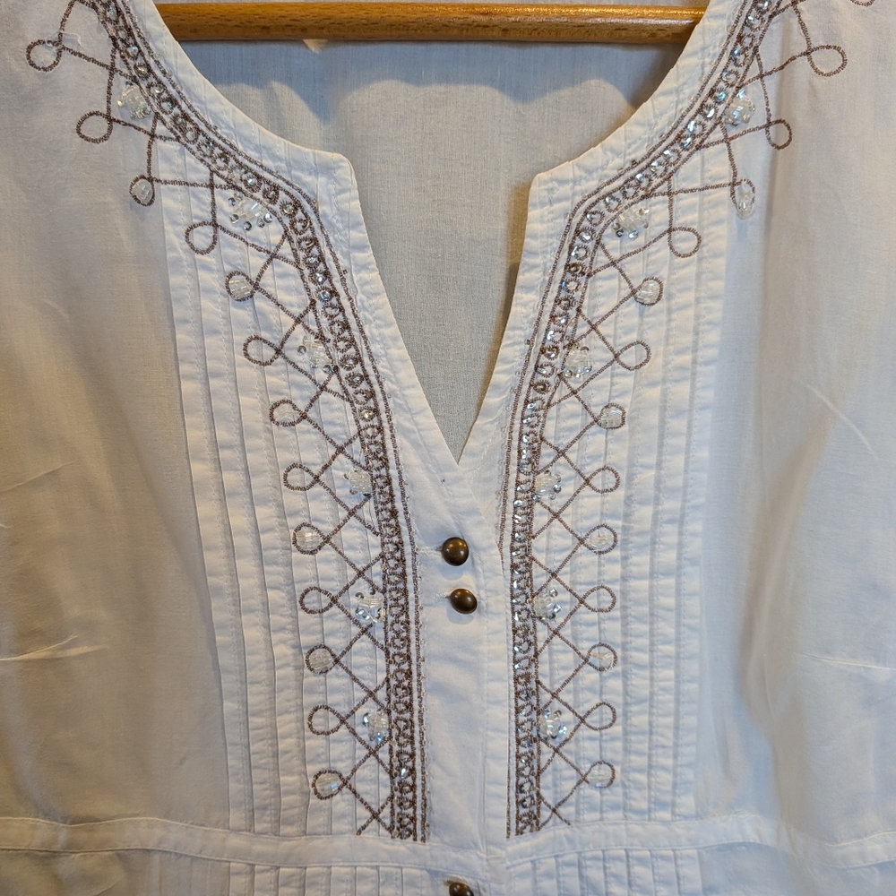 Tape Measure Brand Unique Embroidered Off White Women's Top, Size10
